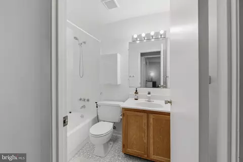 Bath - 10522 E Wind Way, Columbia, MD 21044 photo 2 of 2