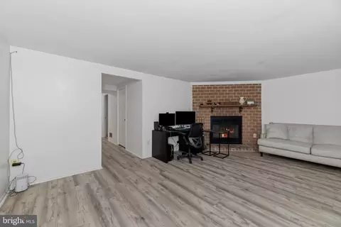 Living - 10522 E Wind Way, Columbia, MD 21044 photo 3 of 4