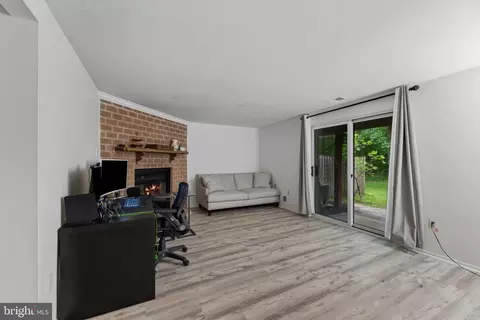 Living - 10522 E Wind Way, Columbia, MD 21044 photo 2 of 4