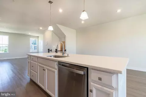 Entry Way - 8100 Primrose Ln, Laurel, MD 20723 photo 6 of 14