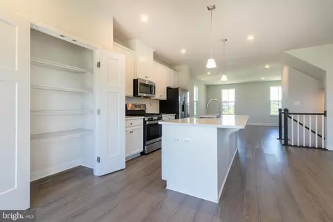 Entry Way - 8100 Primrose Ln, Laurel, MD 20723 photo 10 of 14