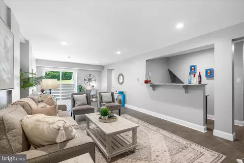 Living - 9110 River Hill Rd, Laurel, MD 20723 photo 5 of 6