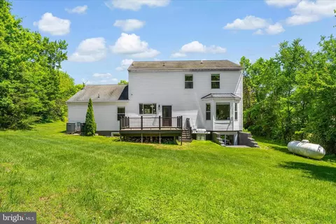 Exterior - 9110 River Hill Rd, Laurel, MD 20723 photo 8 of 9