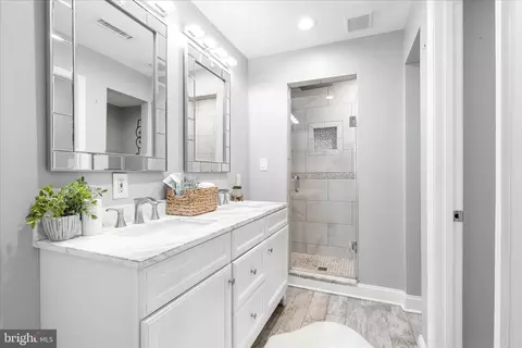 Bath - 9110 River Hill Rd, Laurel, MD 20723 photo 1 of 3