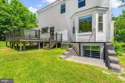 Exterior - 9110 River Hill Rd, Laurel, MD 20723 photo 5 of 9