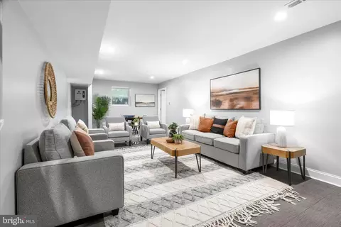 Living - 9110 River Hill Rd, Laurel, MD 20723 photo 3 of 6