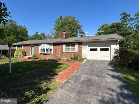 6721 Pine Dr, Columbia, MD 21046