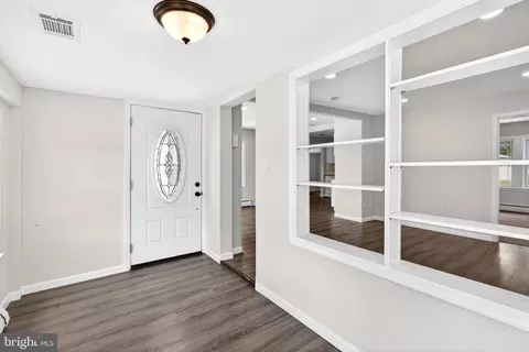 Entry Way - 9081 Dumhart Rd, Laurel, MD 20723 photo 5 of 9