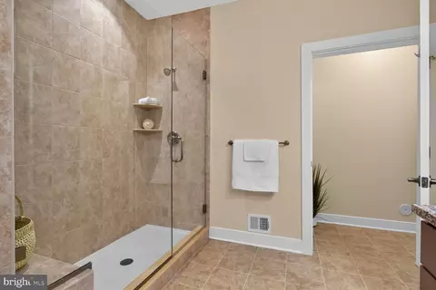 Bath - 9816 Wilderness Ln, Laurel, MD 20723 photo 2 of 3