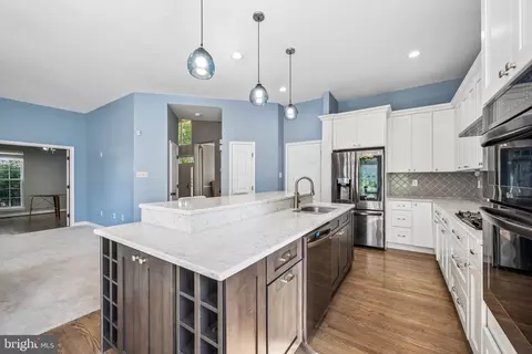 Kitchen - 8618 Far Fields Way, Laurel, MD 20723 photo 4 of 9
