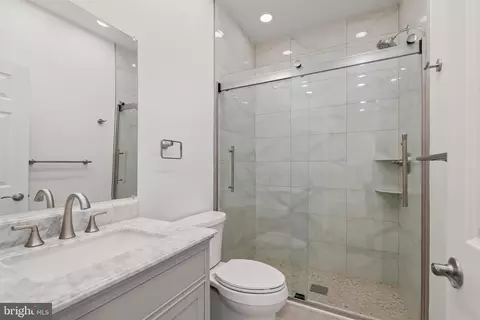 Bath - 5189 Columbia Rd #10 49, Columbia, MD 21044 photo 4 of 4