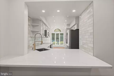 Kitchen - 5189 Columbia Rd #10 49, Columbia, MD 21044 photo 6 of 6