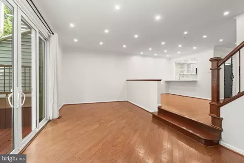 Living - 5189 Columbia Rd #10 49, Columbia, MD 21044 photo 4 of 13
