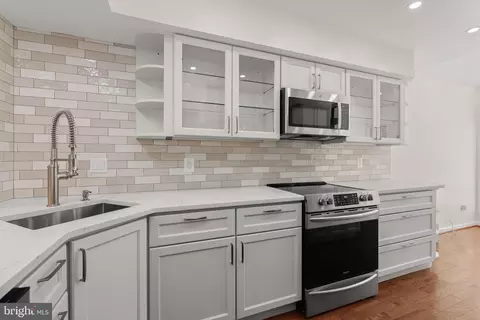 Kitchen - 5189 Columbia Rd #10 49, Columbia, MD 21044 photo 3 of 6