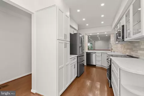 Kitchen - 5189 Columbia Rd #10 49, Columbia, MD 21044 photo 1 of 6