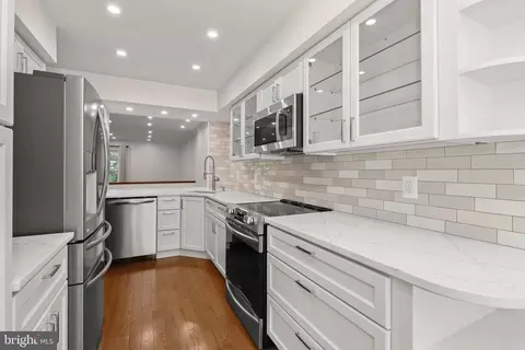Kitchen - 5189 Columbia Rd #10 49, Columbia, MD 21044 photo 4 of 6