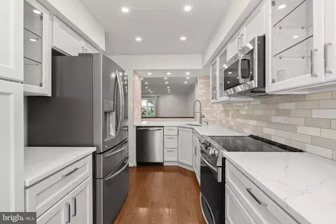 Kitchen - 5189 Columbia Rd #10 49, Columbia, MD 21044 photo 5 of 6