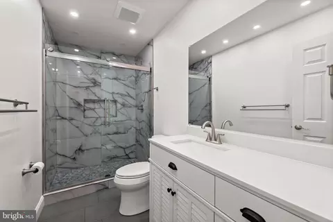 Bath - 5189 Columbia Rd #10 49, Columbia, MD 21044 photo 3 of 4