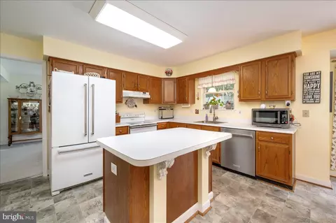Kitchen - 6447 Skipton Dr, Hanover, MD 21076 photo 2 of 3