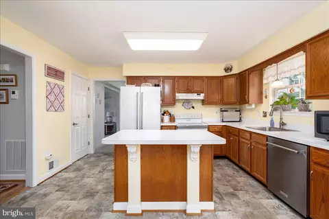 Kitchen - 6447 Skipton Dr, Hanover, MD 21076 photo 3 of 3