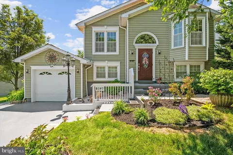 8197 Lincoln Dr, Jessup, MD 20794