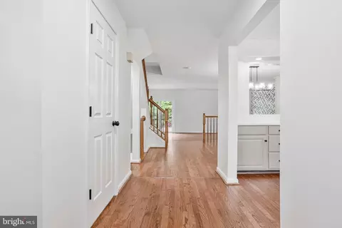 6325 Hampton Pl, Elkridge, MD 21075 photo 3