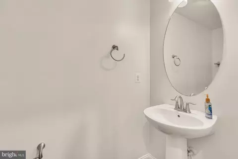 Entry Way - 7551 Crowley St #B, Hanover, MD 21076 photo 5 of 6