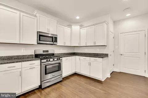 Entry Way - 7551 Crowley St #B, Hanover, MD 21076 photo 2 of 6