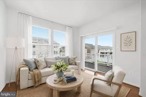 Living - 9889 Deer Run, Laurel, MD 20723 photo 6 of 8