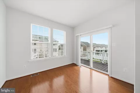 Living - 9889 Deer Run, Laurel, MD 20723 photo 7 of 8