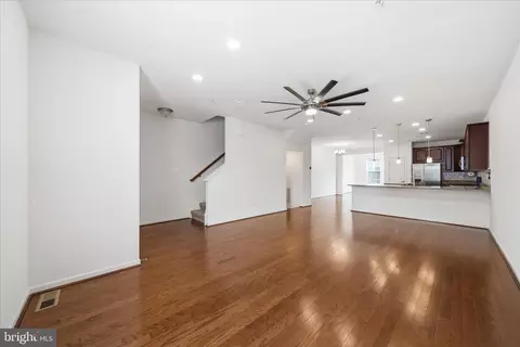 Living - 9889 Deer Run, Laurel, MD 20723 photo 4 of 8