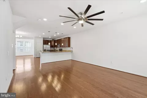 Living - 9889 Deer Run, Laurel, MD 20723 photo 5 of 8