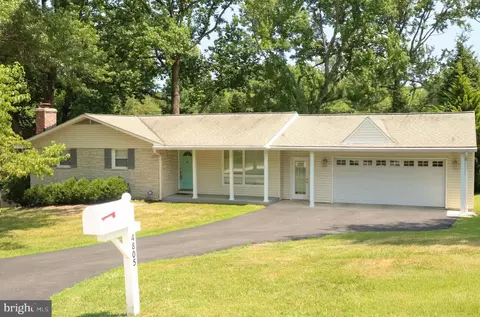 4805 S Haven Dr, Ellicott City, MD 21043