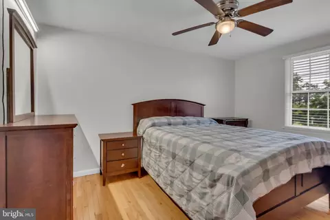 Bedroom - 9301 N Laurel Rd, Laurel, MD 20723 photo 3 of 4