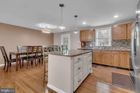 Kitchen - 9301 N Laurel Rd, Laurel, MD 20723 photo 4 of 4