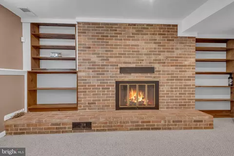 Living - 9301 N Laurel Rd, Laurel, MD 20723 photo 4 of 5