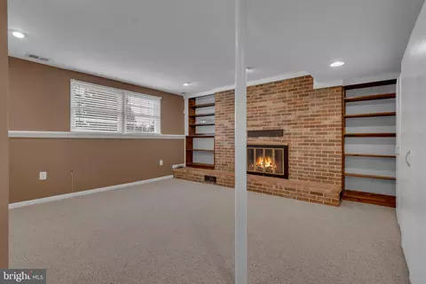 Living - 9301 N Laurel Rd, Laurel, MD 20723 photo 2 of 5