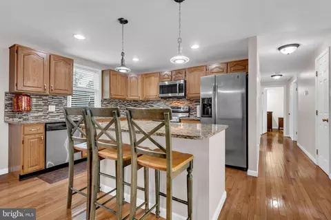 Kitchen - 9301 N Laurel Rd, Laurel, MD 20723 photo 2 of 4