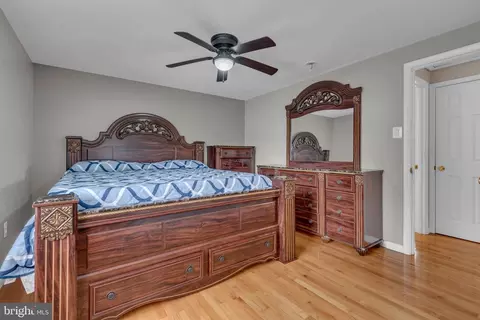 Bedroom - 9301 N Laurel Rd, Laurel, MD 20723 photo 2 of 4