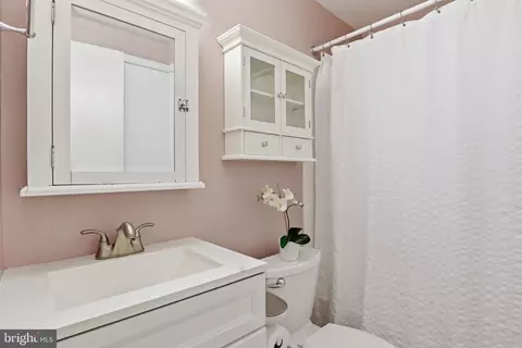 Bath - 9684 Baltimore Ave, Laurel, MD 20723 photo 1 of 2