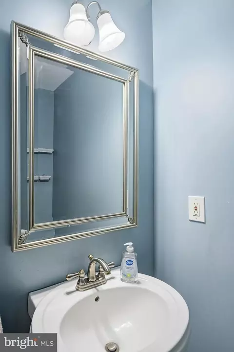Bath - 7951 Gavin Way, Laurel, MD 20723 photo 1 of 4