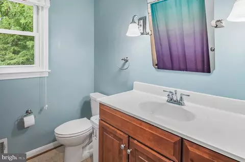 Bath - 7951 Gavin Way, Laurel, MD 20723 photo 3 of 4