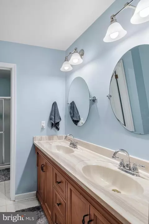 Bath - 7951 Gavin Way, Laurel, MD 20723 photo 2 of 4