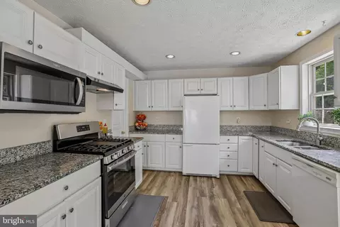 Kitchen - 9236 Stream View Ln, Laurel, MD 20723 photo 2 of 2