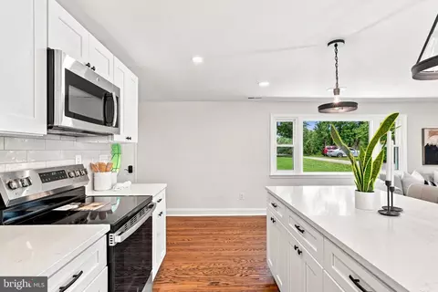Kitchen - 16205 Frederick Rd, Woodbine, MD 21797 photo 6 of 7