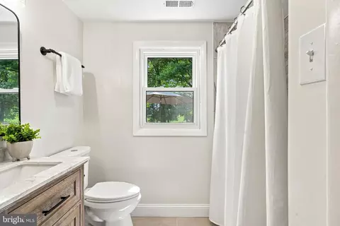 Bath - 16205 Frederick Rd, Woodbine, MD 21797 photo 5 of 7