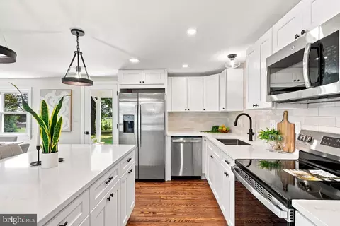 Kitchen - 16205 Frederick Rd, Woodbine, MD 21797 photo 1 of 7