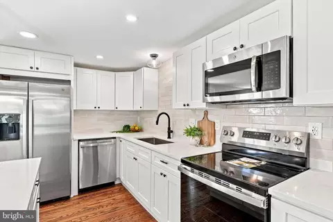 Kitchen - 16205 Frederick Rd, Woodbine, MD 21797 photo 2 of 7