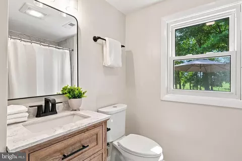 Bath - 16205 Frederick Rd, Woodbine, MD 21797 photo 4 of 7