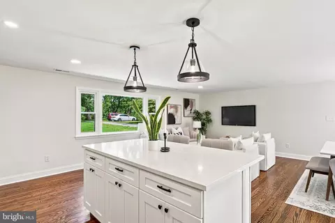 Kitchen - 16205 Frederick Rd, Woodbine, MD 21797 photo 5 of 7